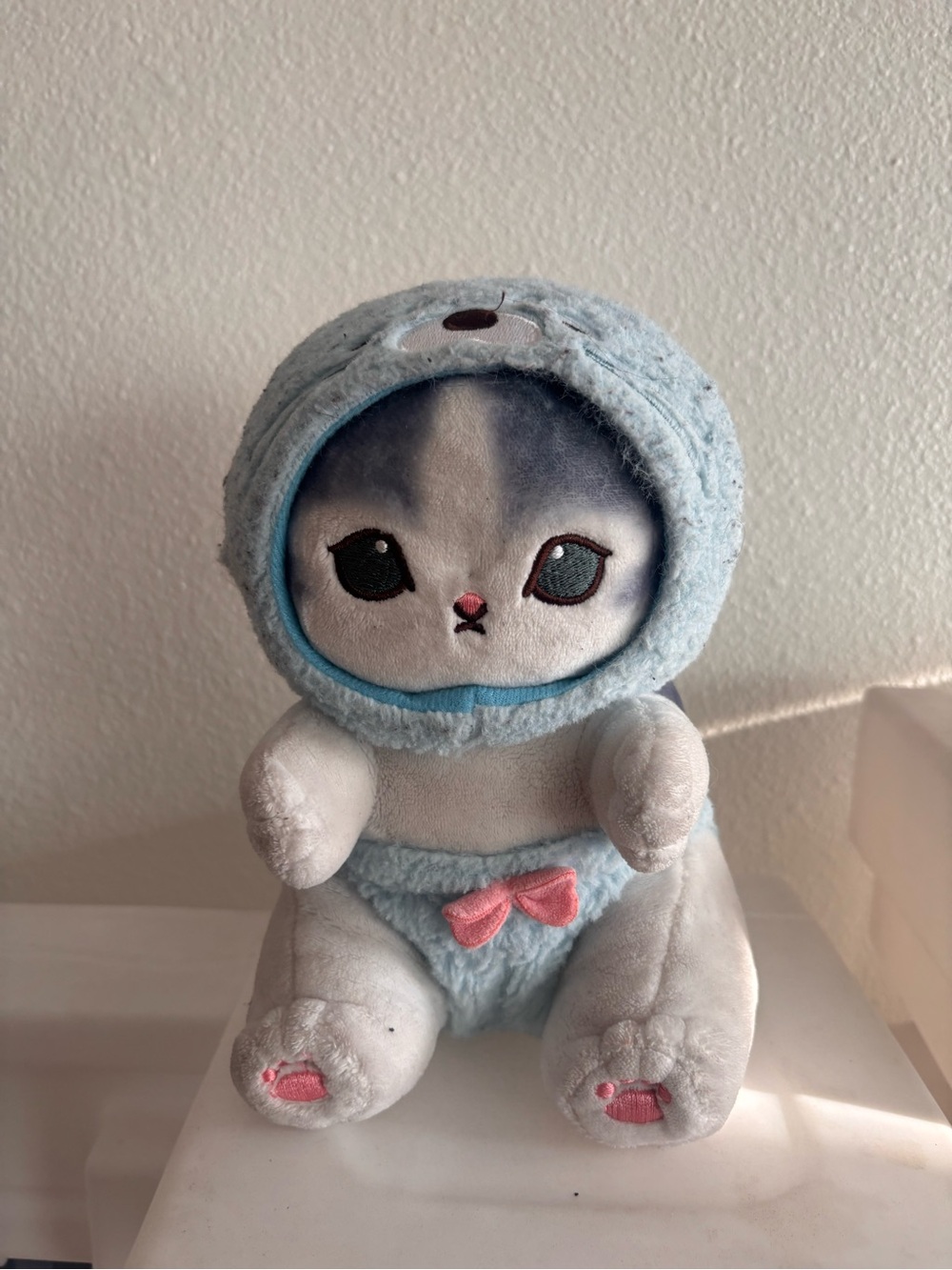 Plush Cat Toy in Light Blue with Pink Bow - Soft Pet Comfort